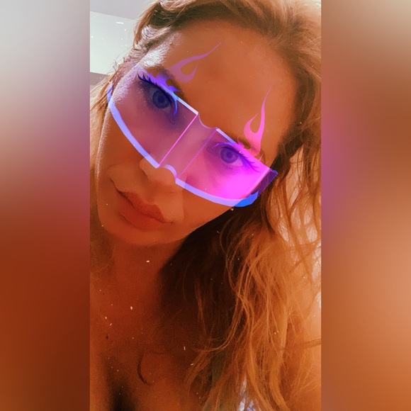 Meet your Posher, Stela - Picture 2 of 6